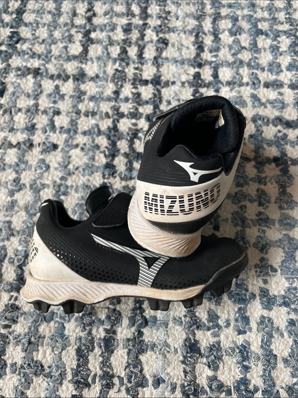 Mizuno Kids Black and White Baseball Cleats